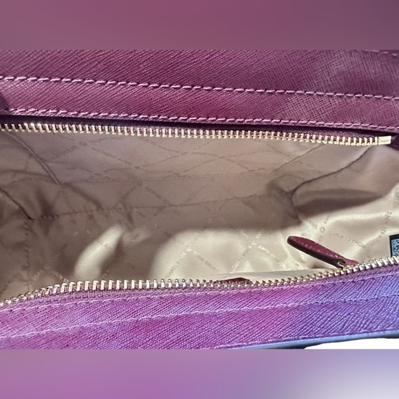 Michael Kors Selma Medium "LOVE"  Crossbody - Picture 7 of 9